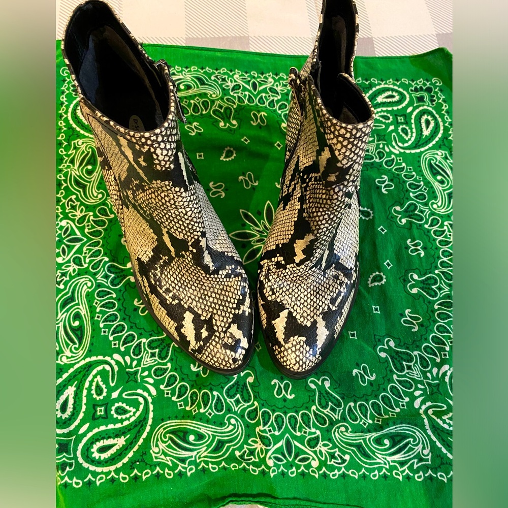 Dr. Scholl's Morgan Wedge Bootie Black/White Snake Print Faux Leather Booties